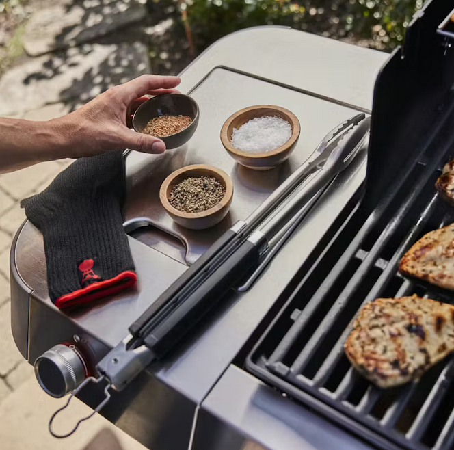 Genesis E-335C Gas Grill (propane)